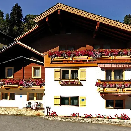Chalet Christina * Saalbach-Hinterglemm